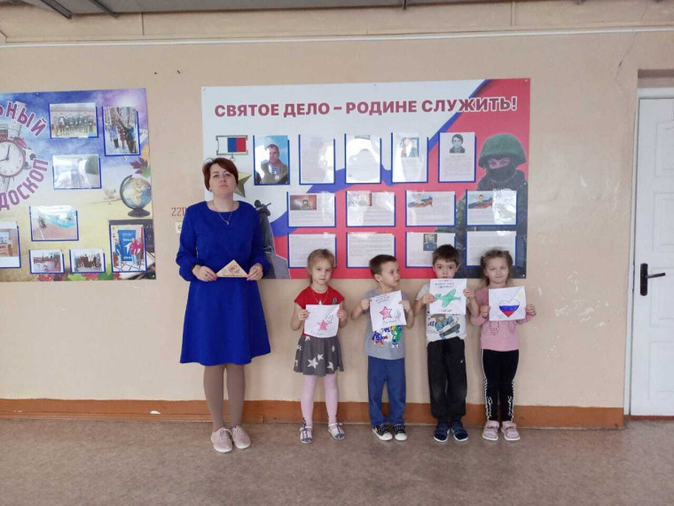 Пишем письма солдатам.